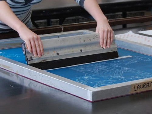 • چاپ سیلک اسکرین